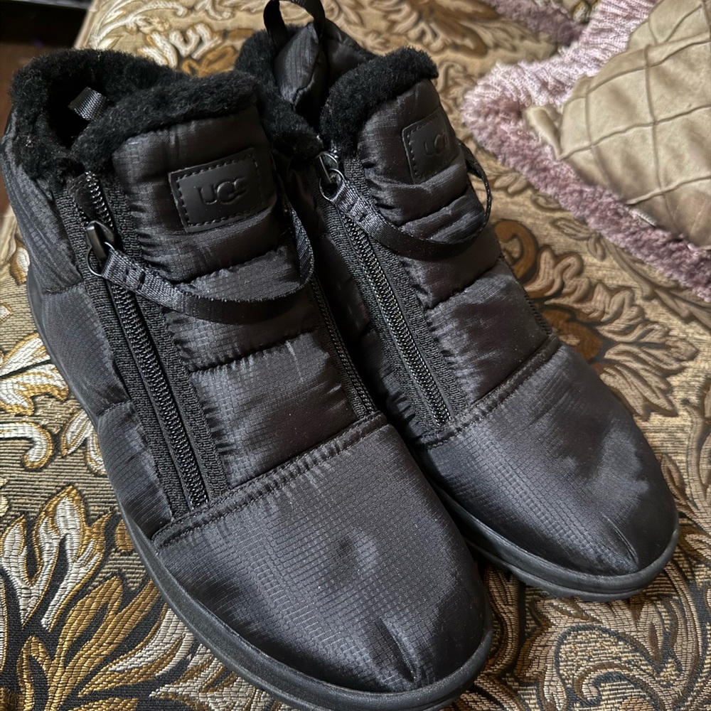 UGG Women’s Lakesider Zipper Boots Size 8 - Picture 4 of 6